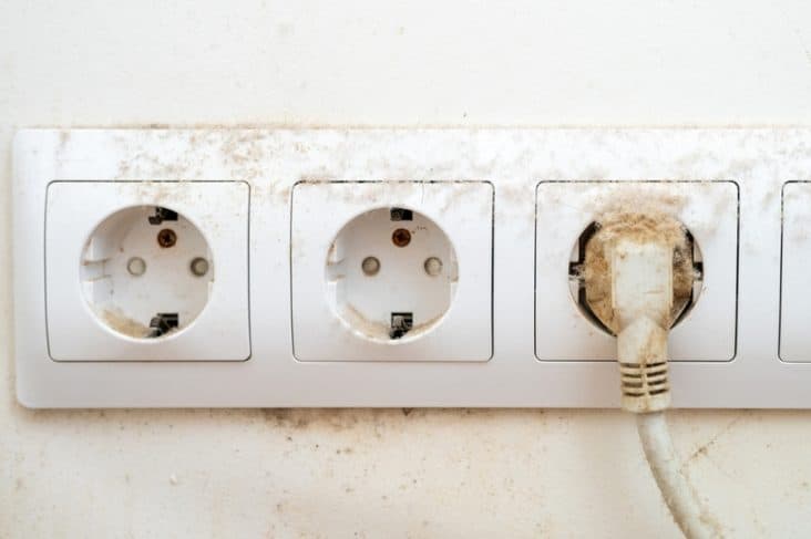 Socket Problem Why Does My Washing Machine Shock Me? | ApplianceTeacher