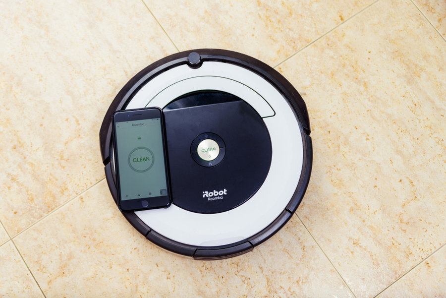 Activation Of The Irobot Vacuum Cleaner Roomba From The Application