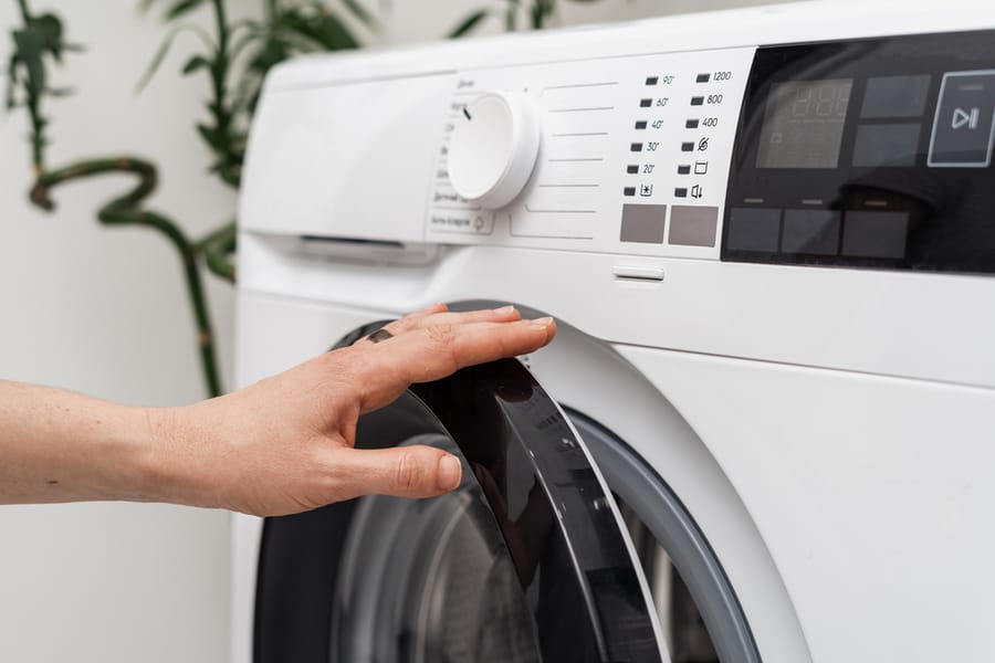 Closing The Lid Of A Washer