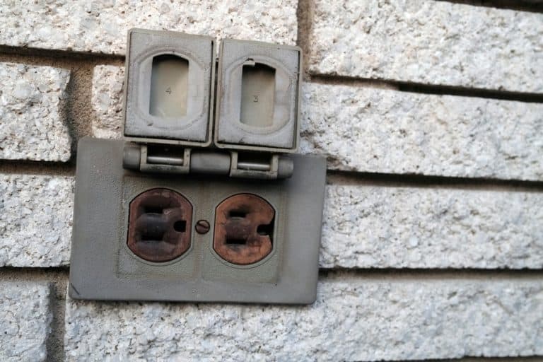 10 Ways To Protect Outdoor Outlets From Rain ApplianceTeacher