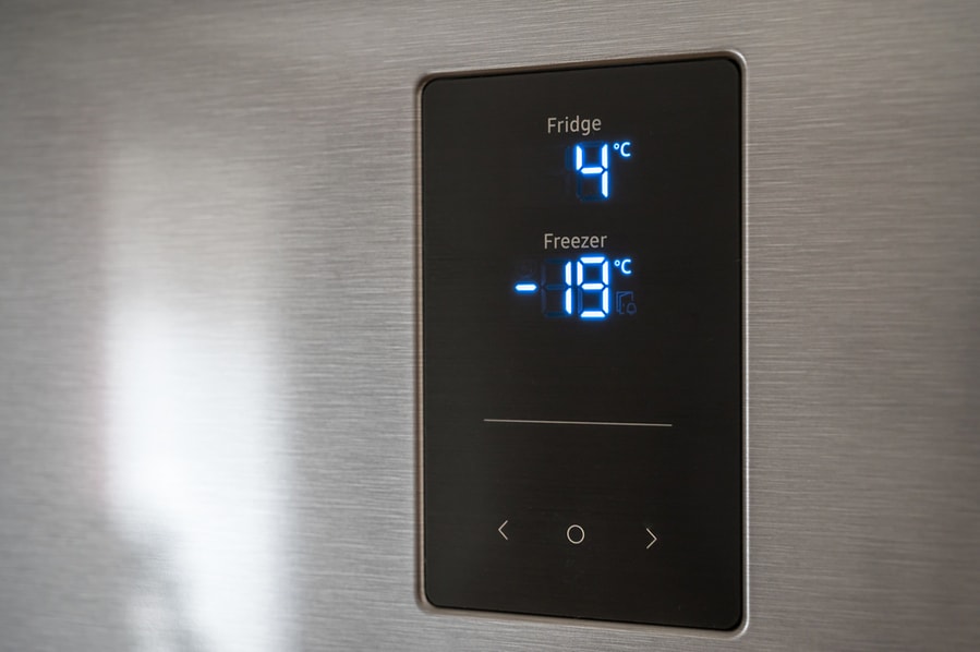 Display Of A Refrigerator With Set Temperatures For The Refrigerator And Freezer