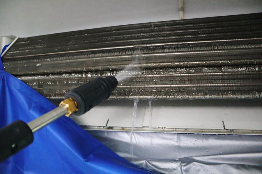 The Process Of Clean And Wash The Air Condition With The High Pressure Electric Pump