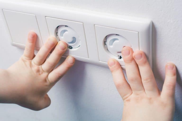 What Does TR Mean on an Electrical Outlet? ApplianceTeacher What Does TR Mean on an Electrical Outlet? ApplianceTeacher